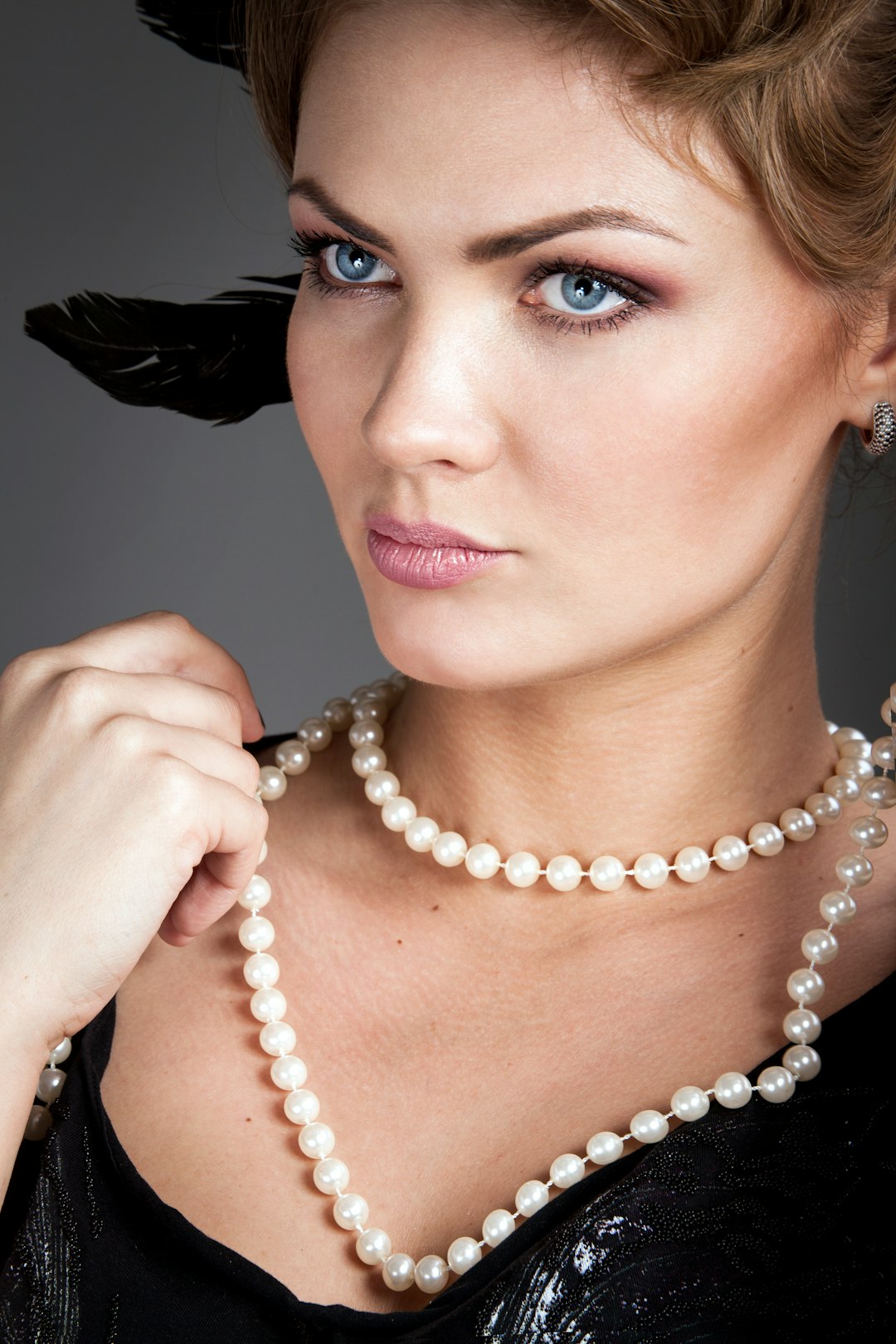 Modern Pearl Band Necklace